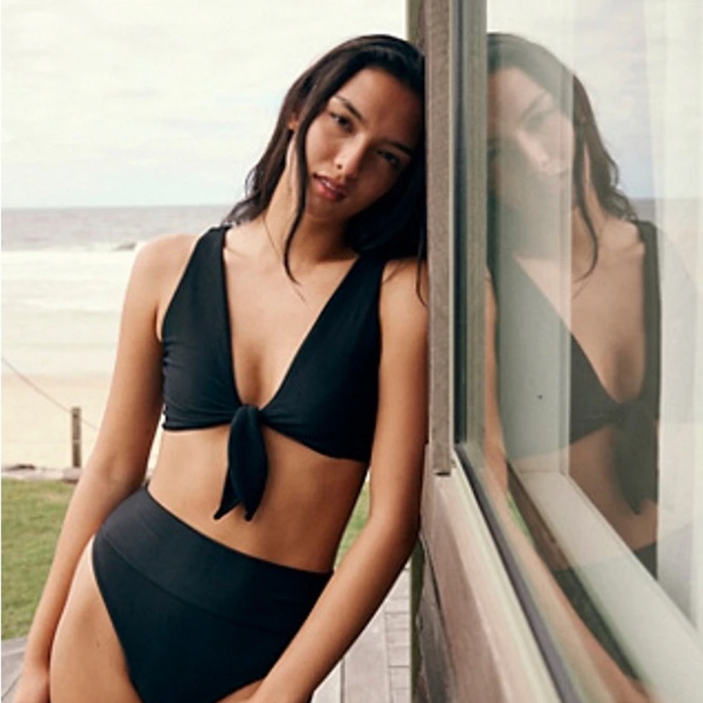 Beach Riot | Ribbed Dallas Tie-Front Top - Picture 2 of 6